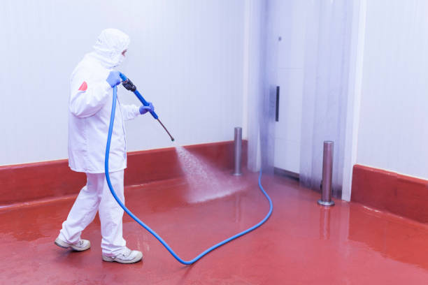 Best Animal Enclosure Cleaning  in Carlyss, LA